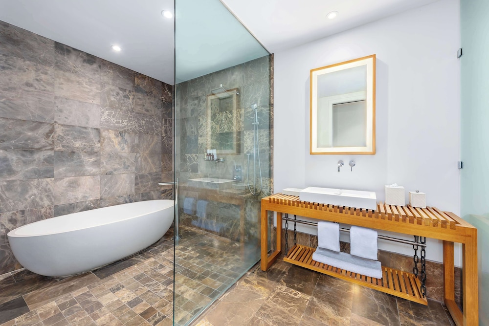 4 Bedroom Villa, Oceanfront (4 King Beds)