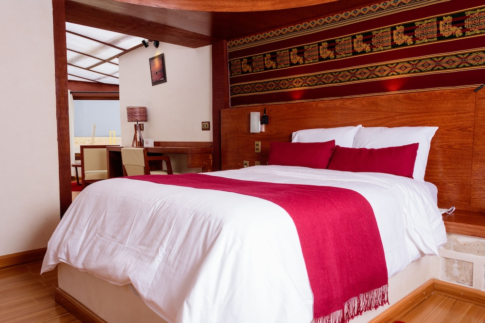 Superior Room, 1 Queen Bed, Mountain View photo 3