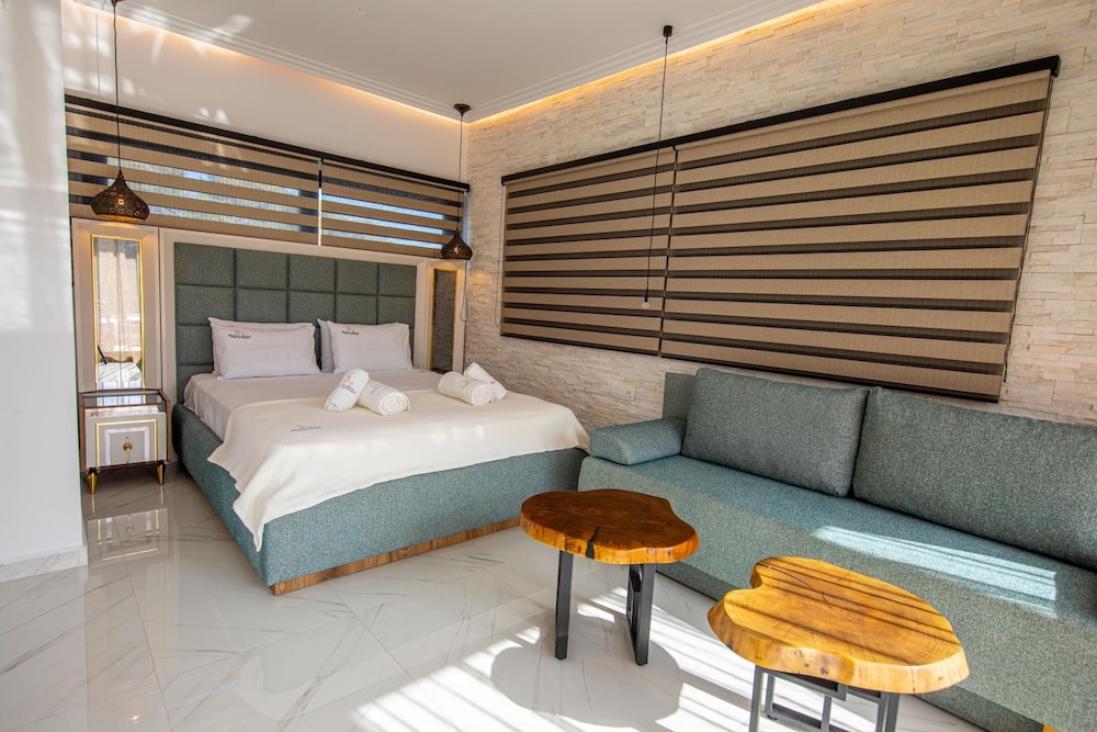 Premium One Bedroom Suite with Sea View & Outdoor Jetted Tub photo 1
