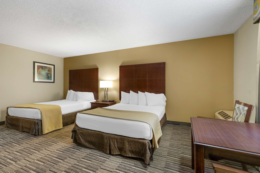 Standard Room, 2 Queen Beds, Non Smoking photo 1