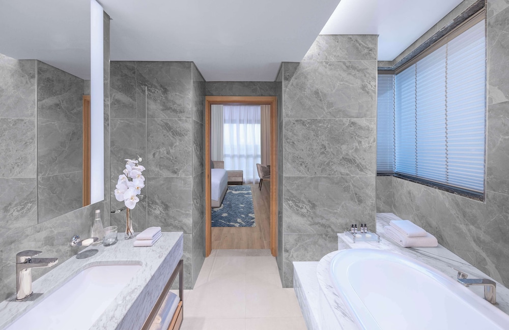 Regency, Suite - Photo 5