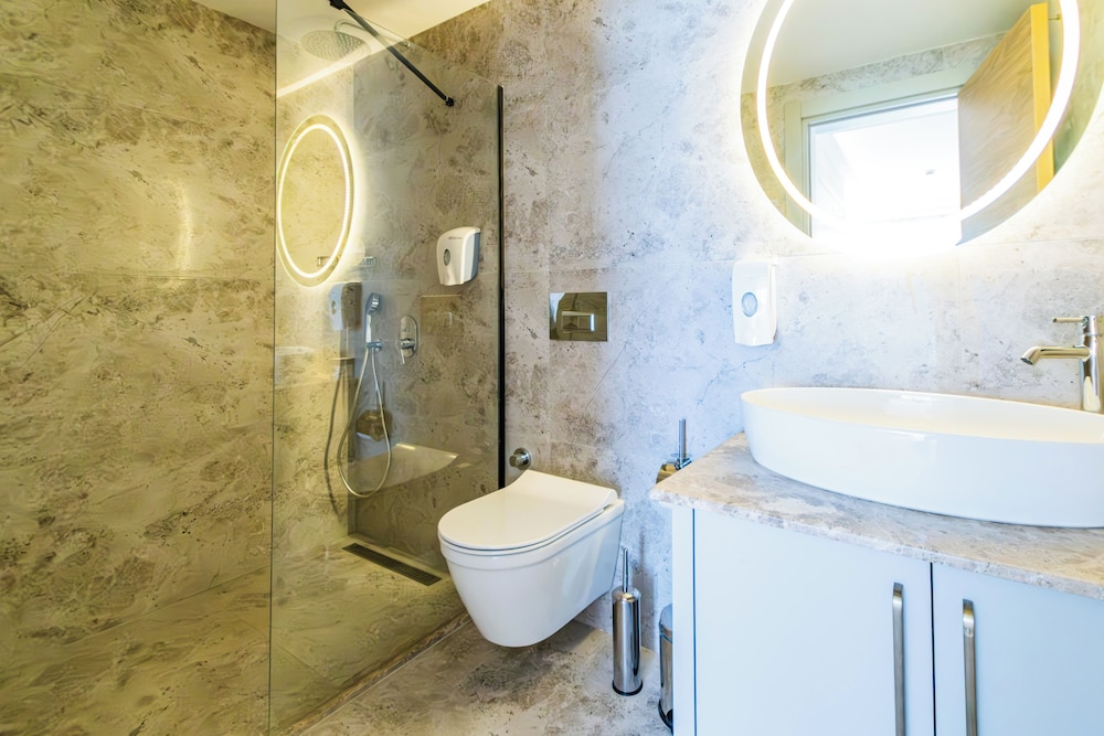 Duplex Swimup Suite - Photo 28