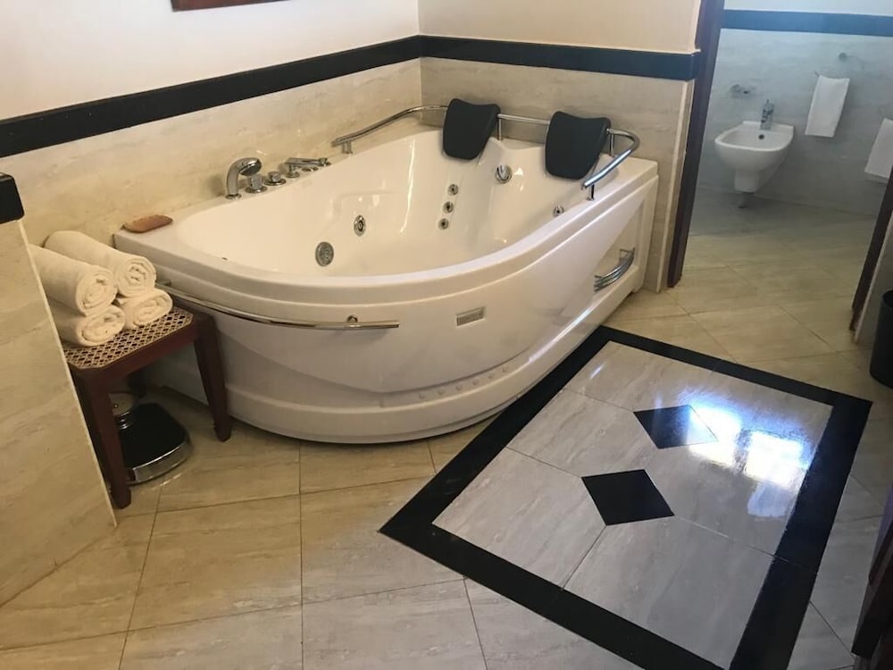 Deluxe Suite - Photo 3