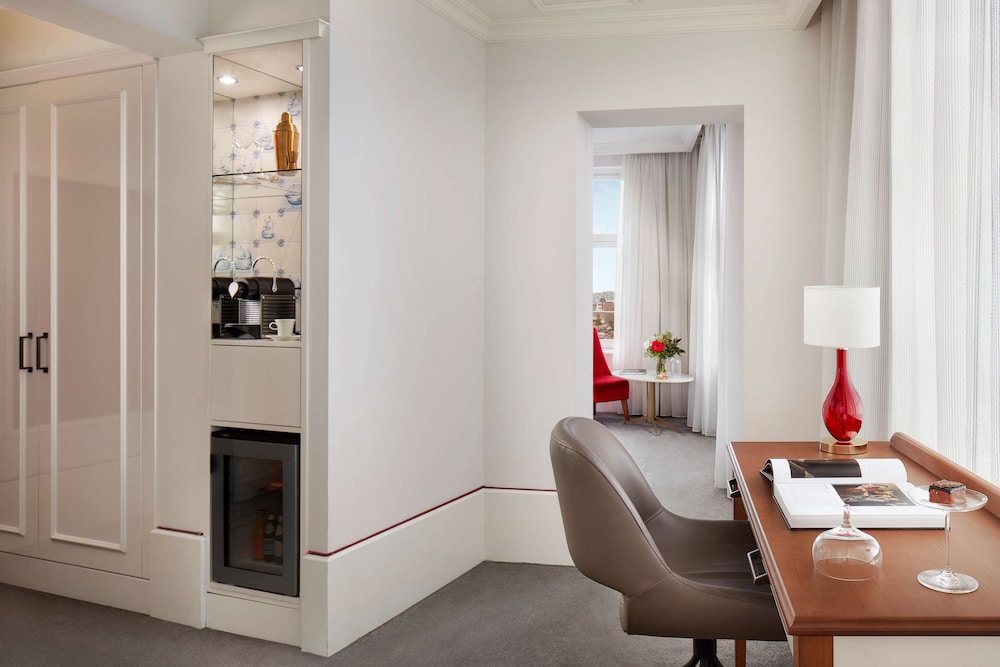 Canal View Suite (Extra Bed 3 Adults)