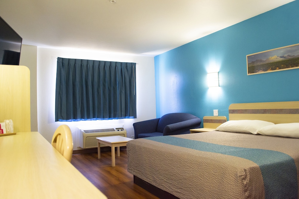 Standard Suite, 2 Queen Beds, Non Smoking photo 3