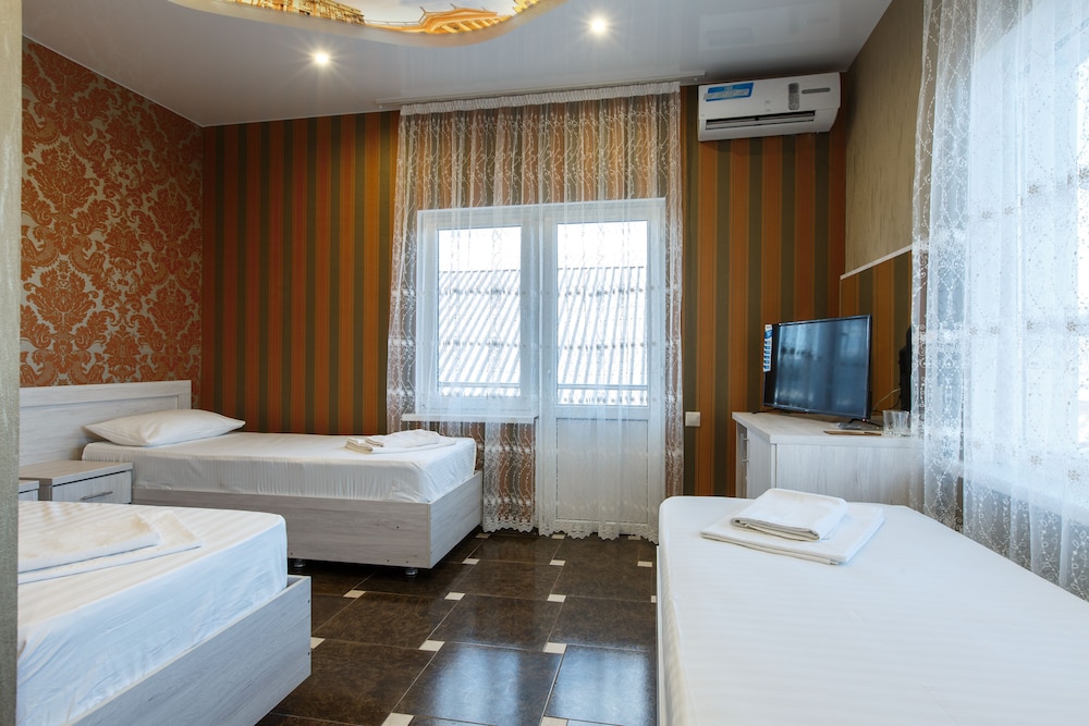 Traditional Triple Room, Balcony photo 3