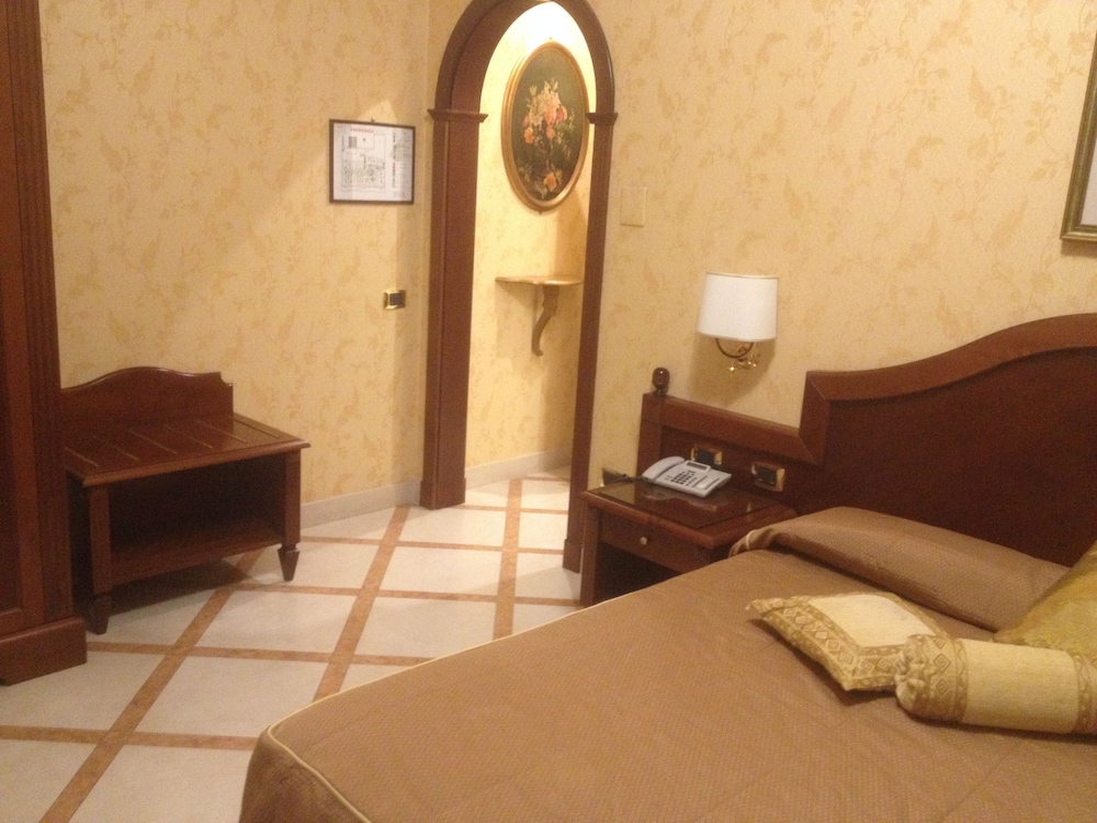 Superior Room, Jetted Tub