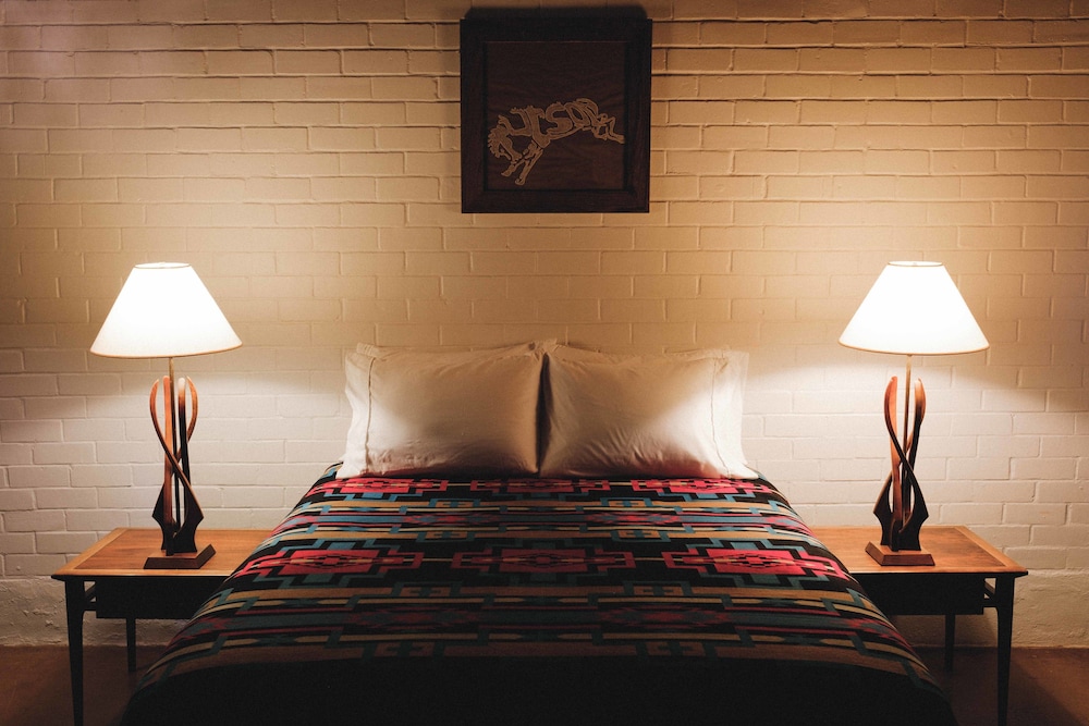 Deluxe Room, 1 King Bed photo 2
