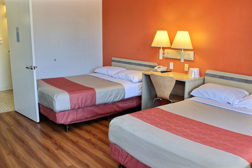 Deluxe Room, 2 Queen Beds, Accessible, Non Smoking photo 3
