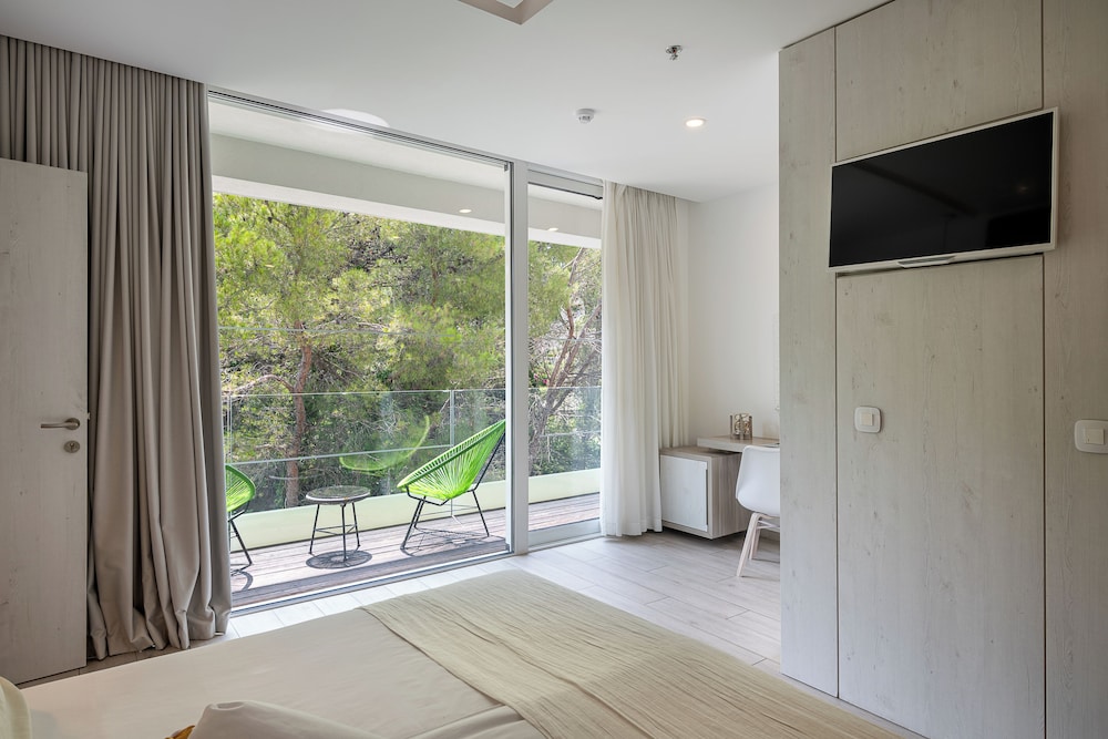 Family Room, Balcony