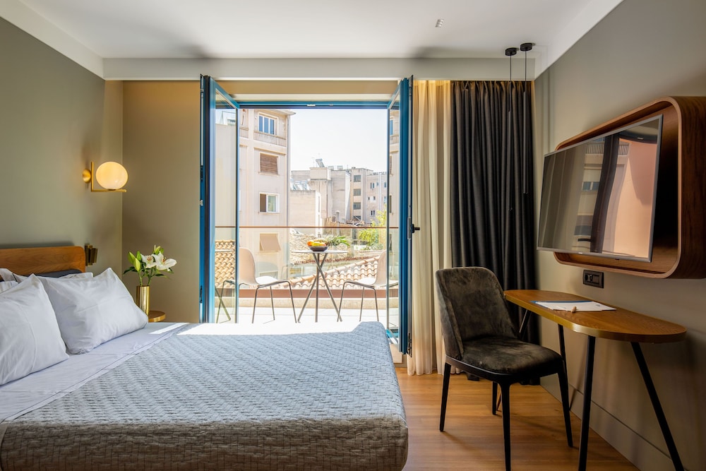Homey Plus Suite with Balcony