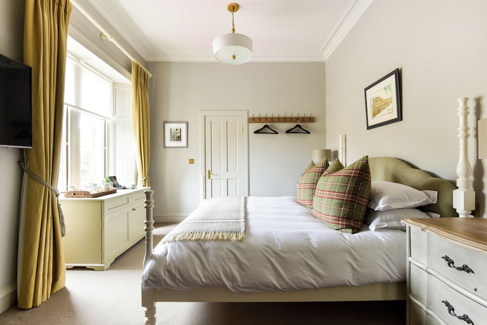 Executive Room, 1 King Bed (located at 4 West Coates)