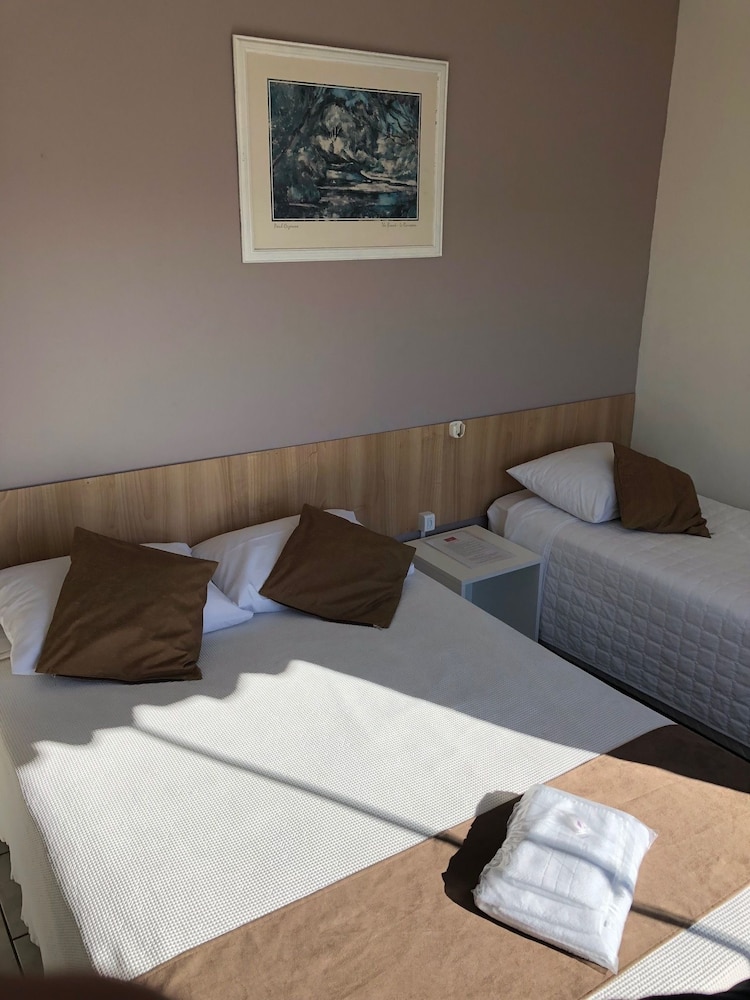 Family Room, Multiple Beds photo 2