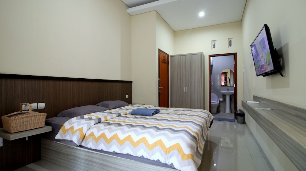 House, 2 Bedrooms photo 2