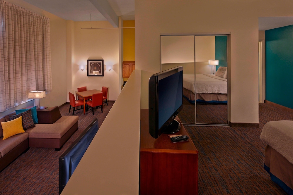 Suite, 1 Double Bed (Mobility Accessible, Roll-In Shower)