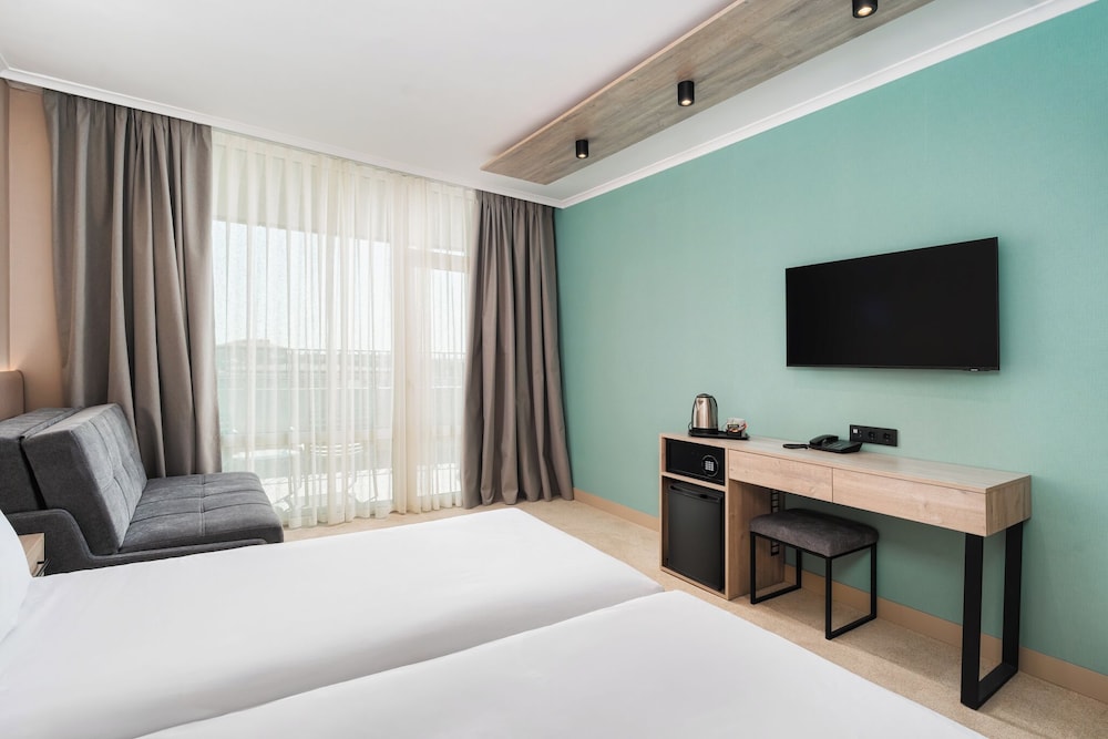 Deluxe Twin Room, City View