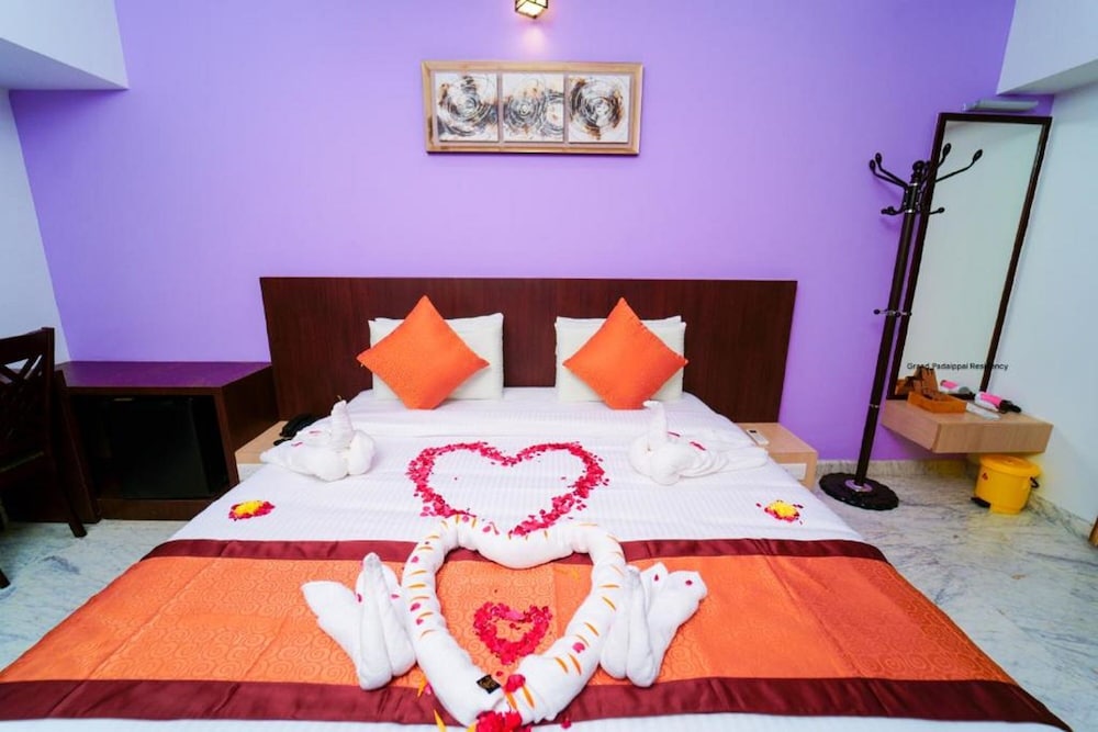Deluxe Room, Balcony - Photo 9