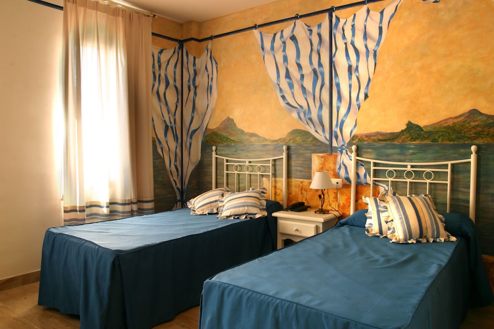 Twin Room - Photo 14