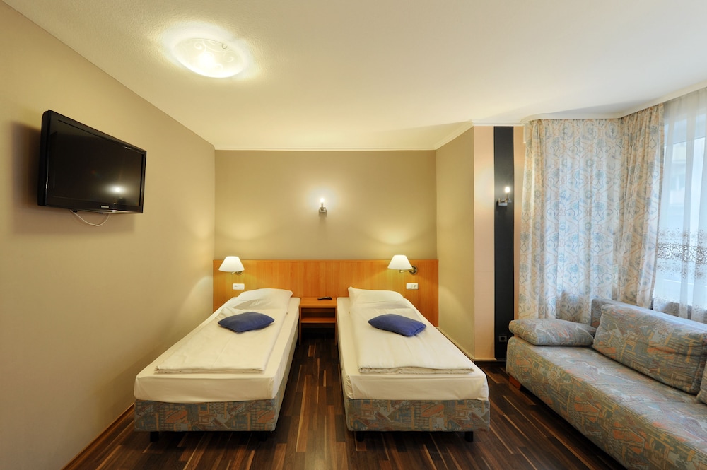 Twin Room, 2 Twin Beds - Photo 1