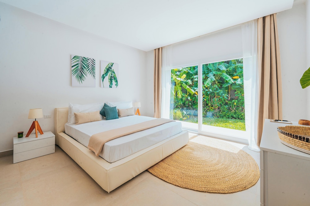 Tropical Lake 02 Bedroom Family Villa