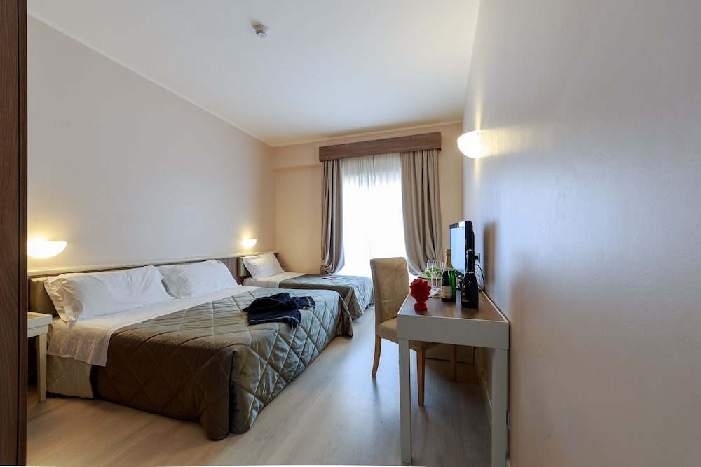Comfort Triple Room, Balcony - Photo 1