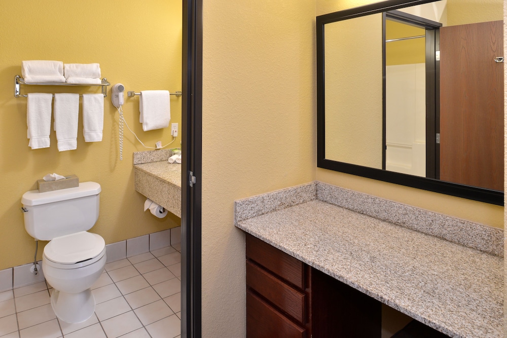 Standard Room, 2 Queen Beds, Accessible (Mobility, Accessible Tub) - Photo 5