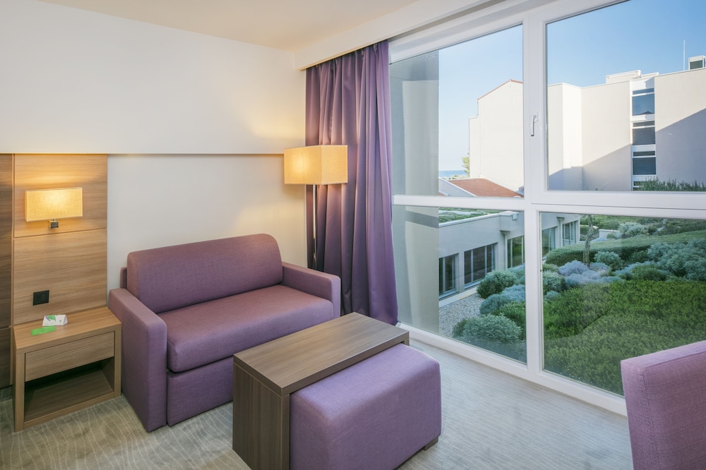 Standard Twin Room with Extra Bed - Photo 2