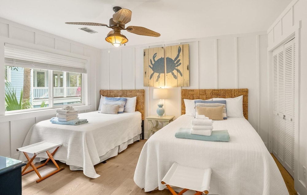 House, Multiple Beds, Kitchen, Partial Ocean View photo 2