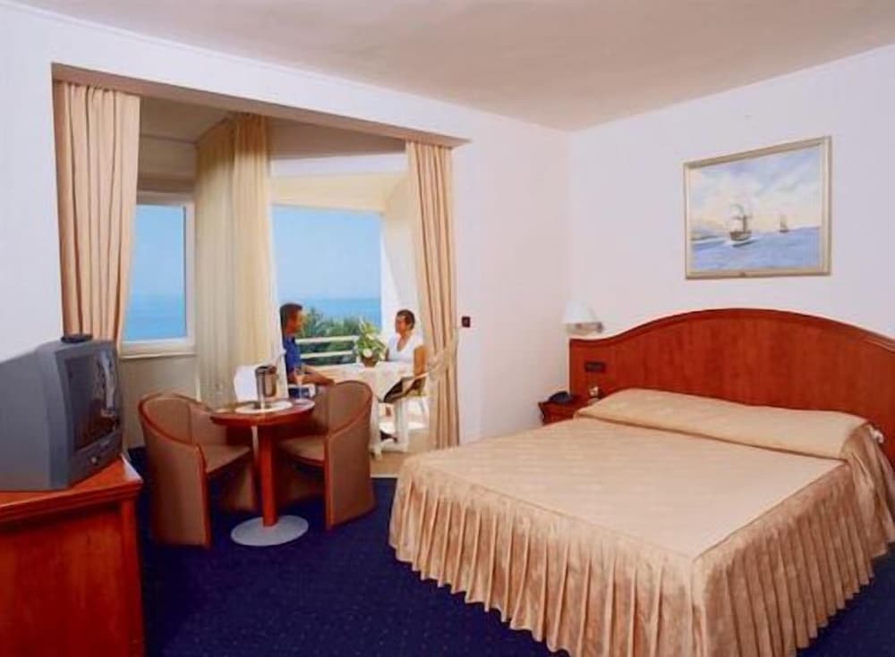 Double Room - Photo 3