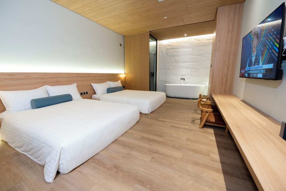 Japanese Twin Room, 2 Double Beds, No Windows