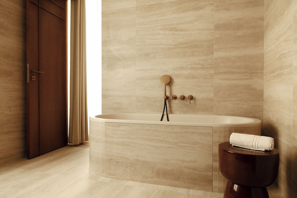 Signature Suite, 3 Bedrooms, City View photo 3