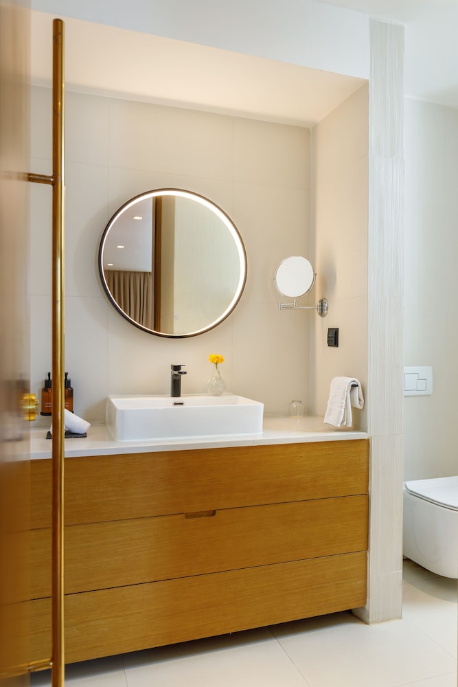 Superior Twin Suite With Private Balcony - Photo 4