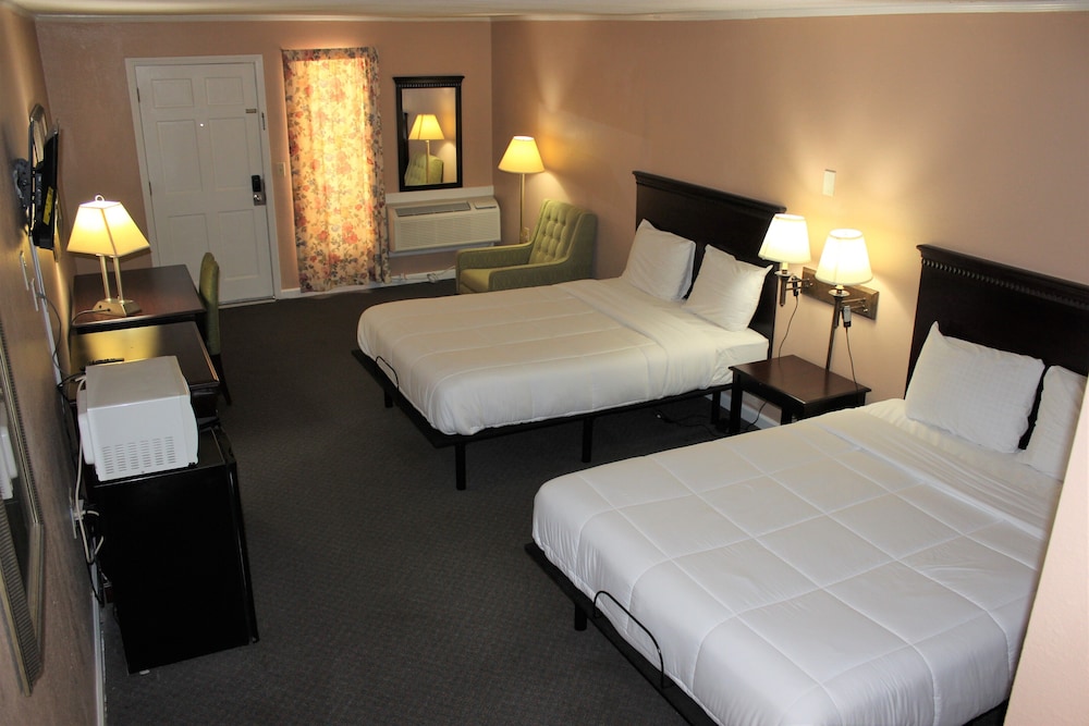 Business Quadruple Room photo 2