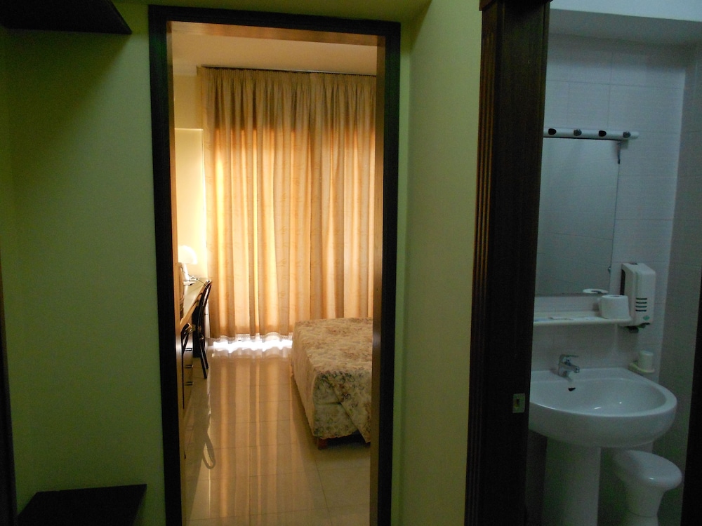Basic Double Room Single Use, Lake View