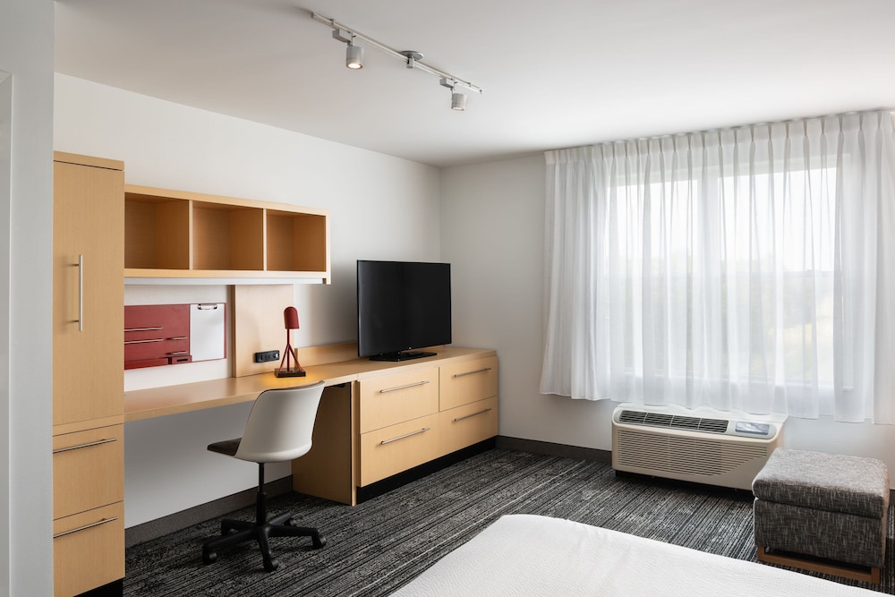 Studio, 1 King Bed with Sofa bed (Mobility Accessible, Roll-In Shower) photo 2