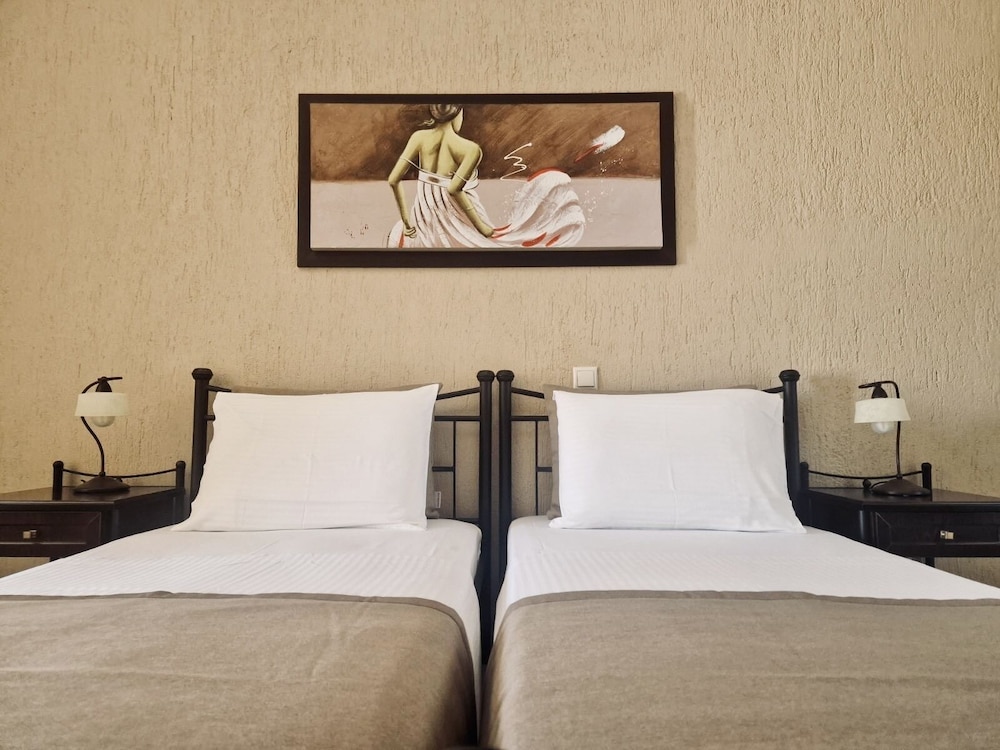 Deluxe Room - Photo 12