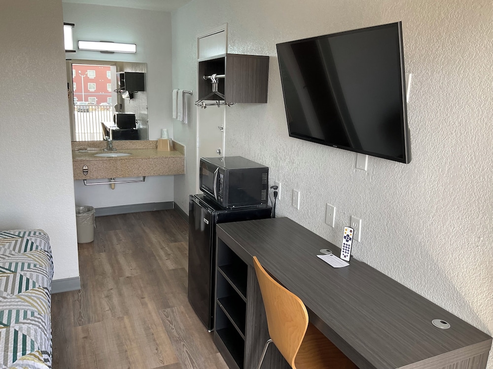 Standard Room, 2 Double Beds, Smoking, Refrigerator & Microwave photo 3