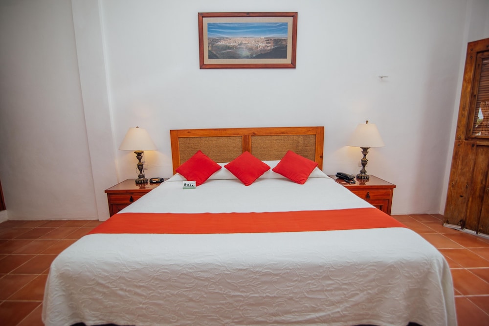 Superior Room, 1 King Bed photo 3