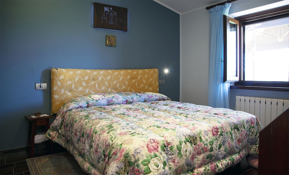 Comfort Suite, 1 King Bed with Sofa bed, Garden View