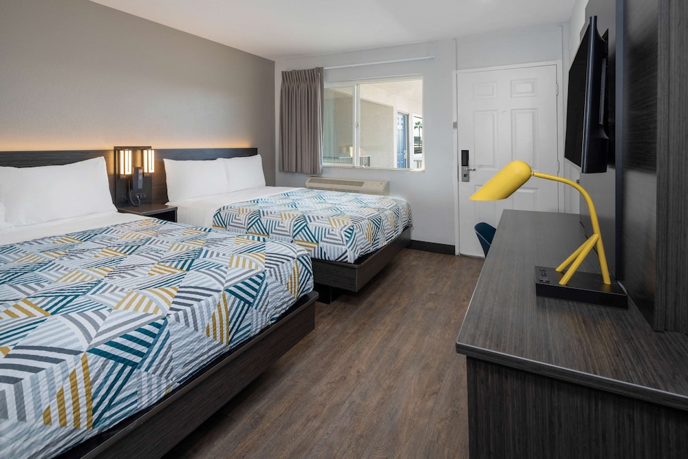 Deluxe Room, 2 Double Beds, Non Smoking, Refrigerator