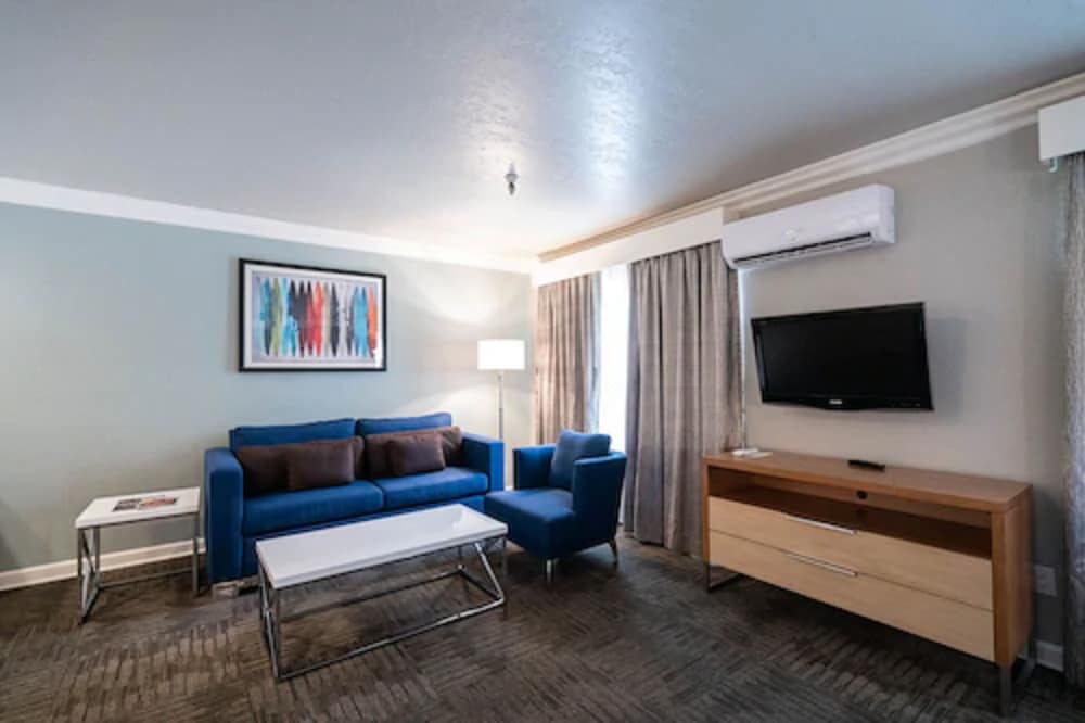 Studio Deluxe Queen Suite - Photo 1
