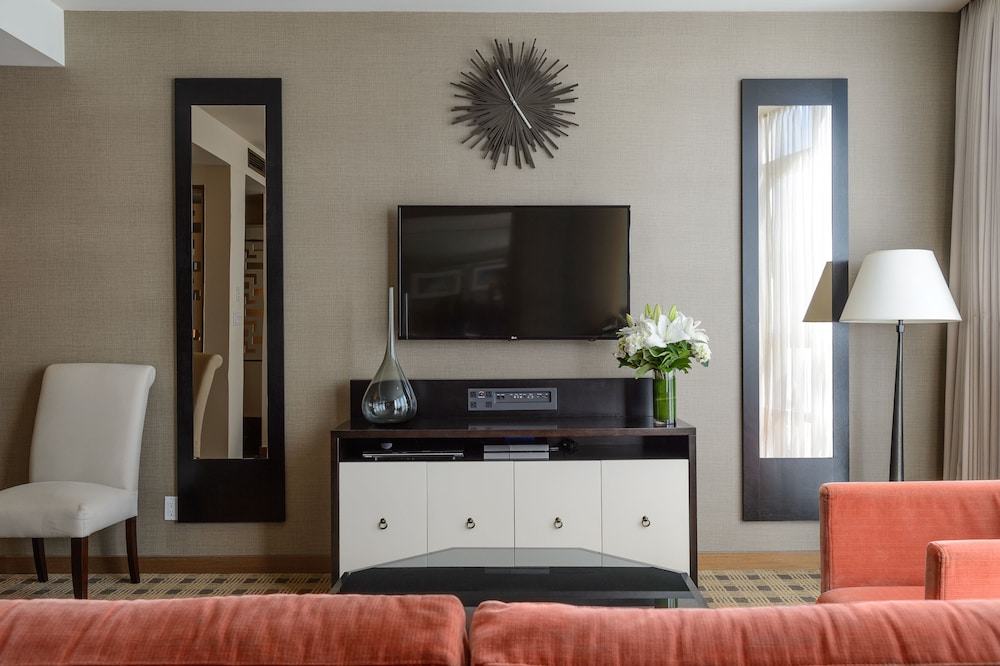 One Bedroom Suite - Photo 7