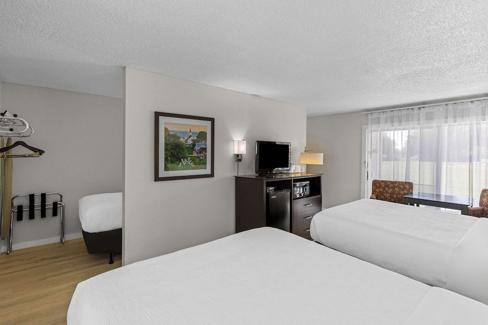 Room, Multiple Beds, Non Smoking, Balcony photo 1