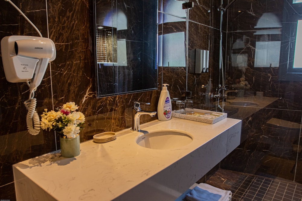 Deluxe Junior suite photo 3