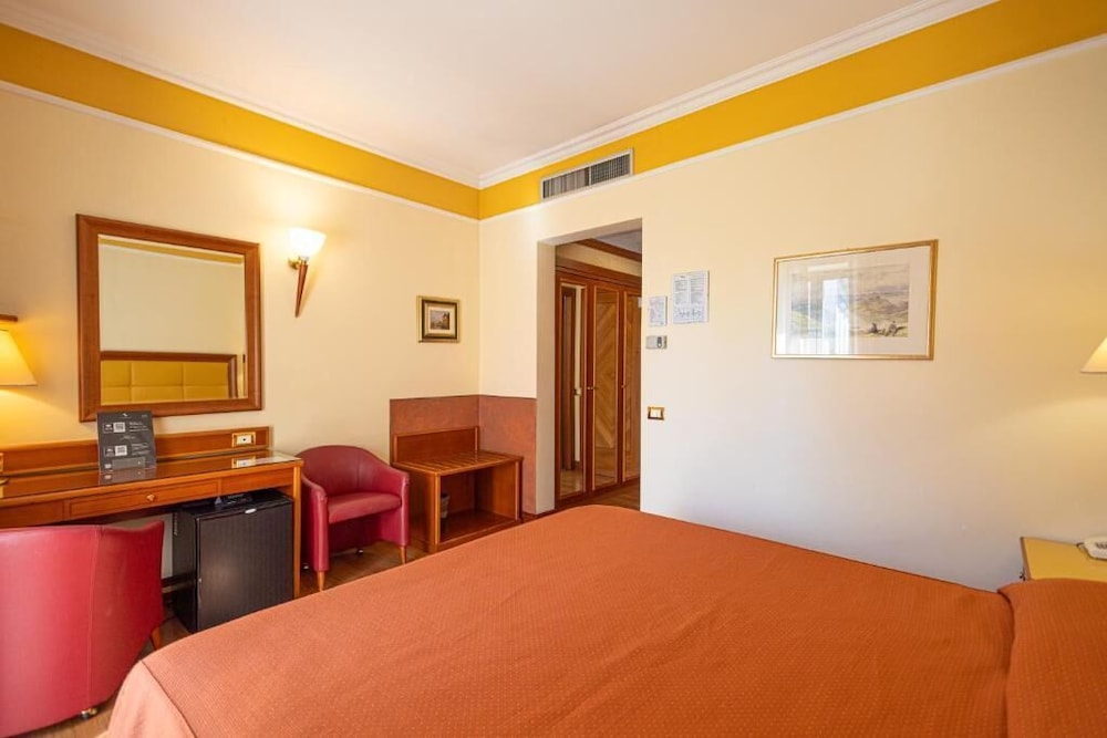 Classic Double or Twin Room - Photo 5