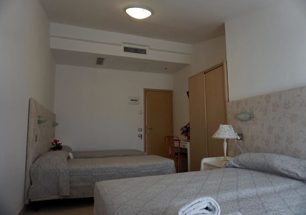 Triple Room photo 2