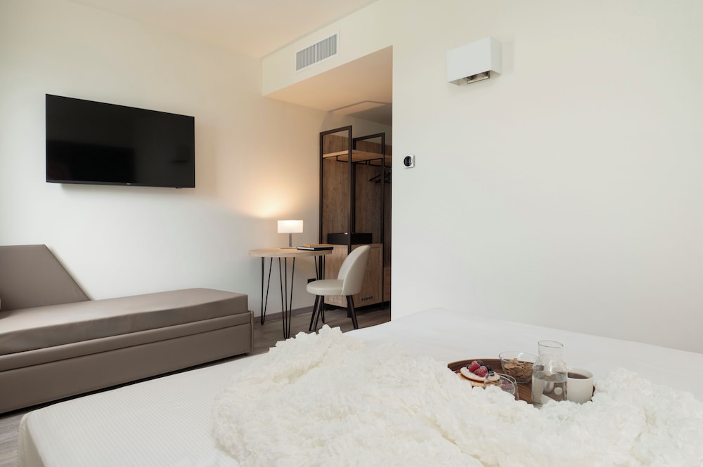 Superior Triple Room photo 2