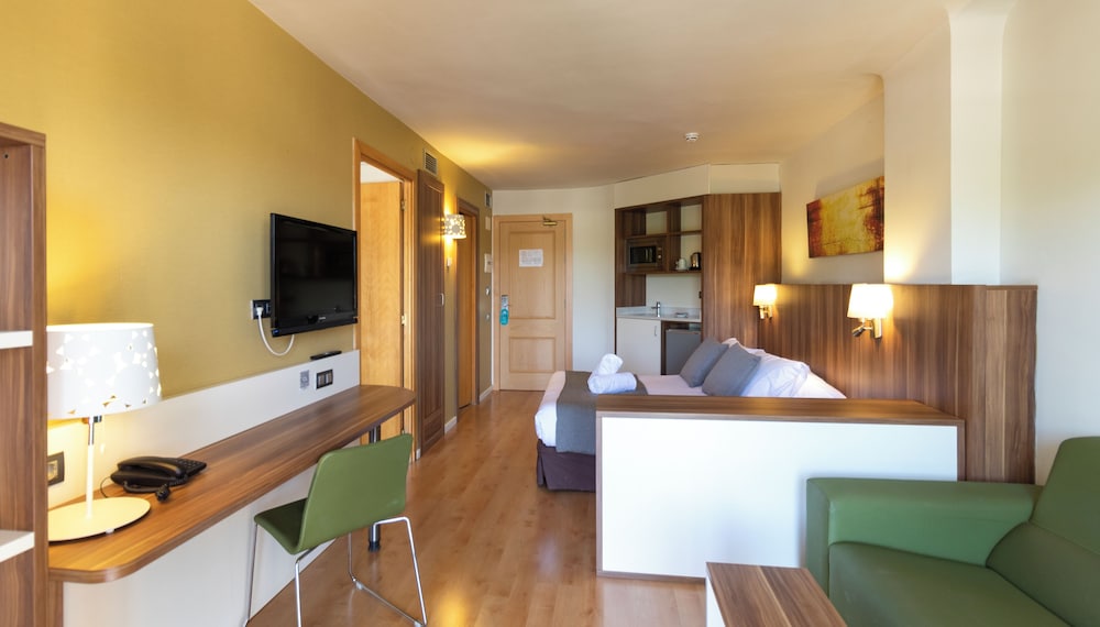 Family Suite, Pool View (2 Adults+1 Children) photo 2