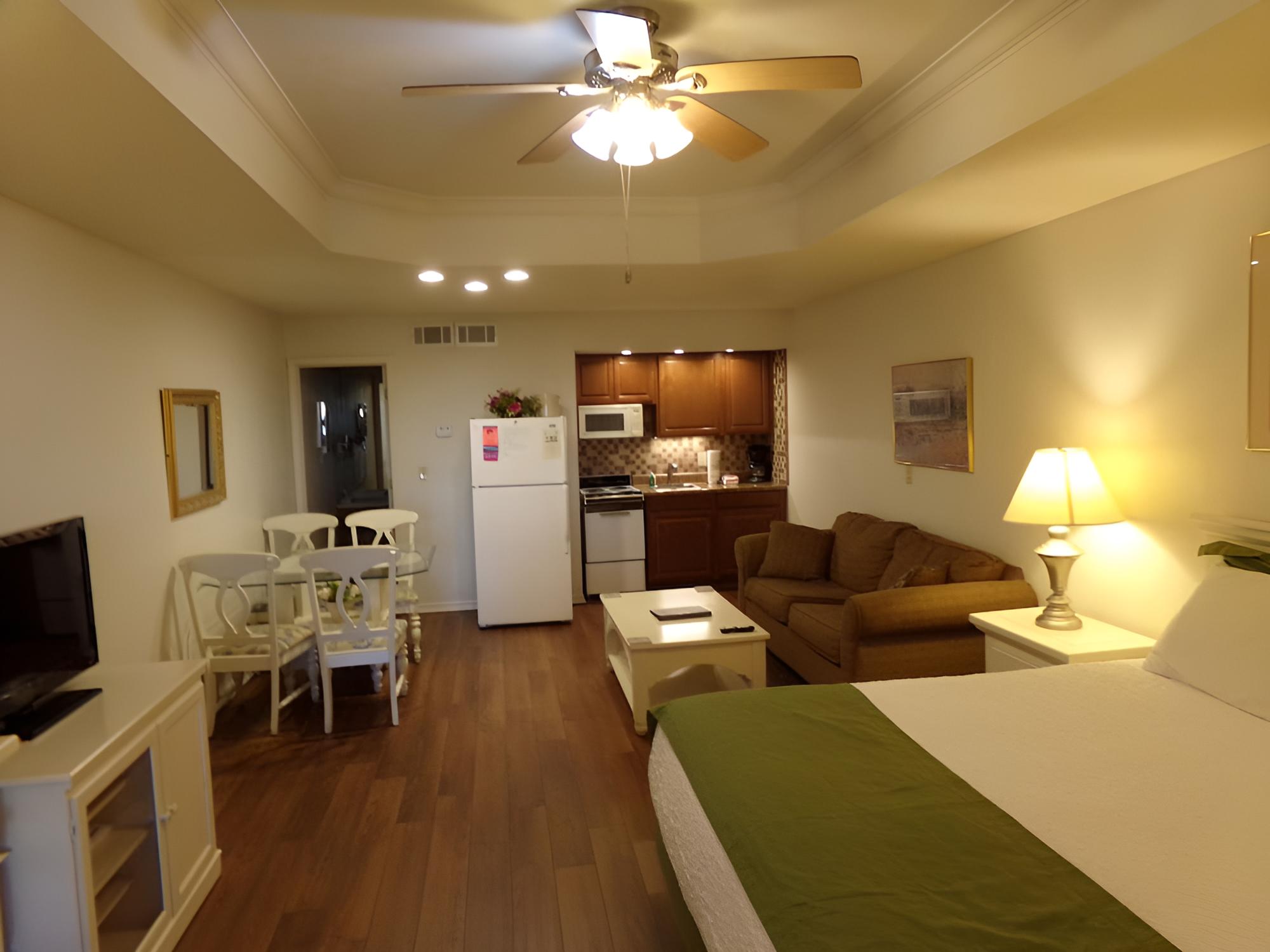 Unit 127 - Studio Condominium photo 2