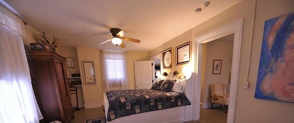 The Captain's Quarters photo 2